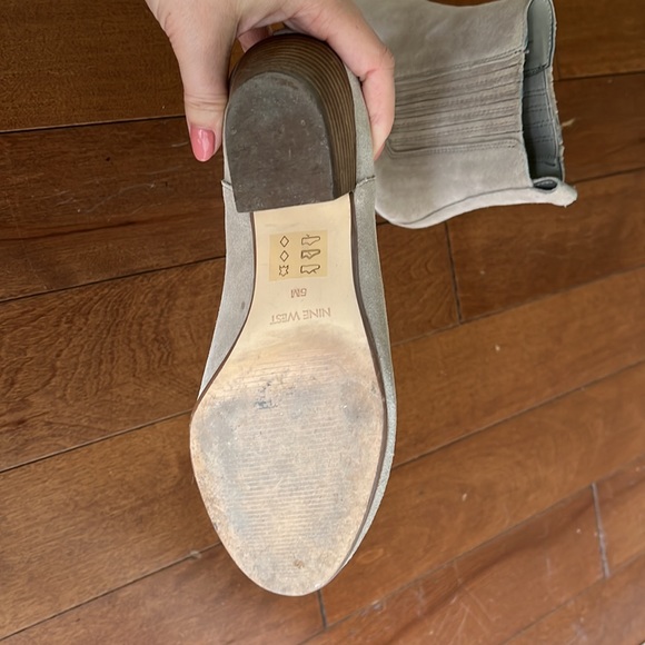 Size 5 Nine West Ankle Boots - Picture 6 of 8